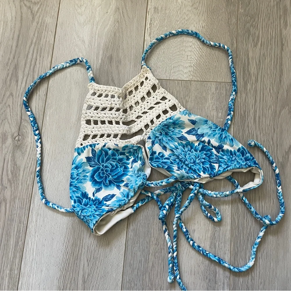 Frankies Bikinis Top blue dahlia crochet bikini womens Blue (xsmall) cutout swim